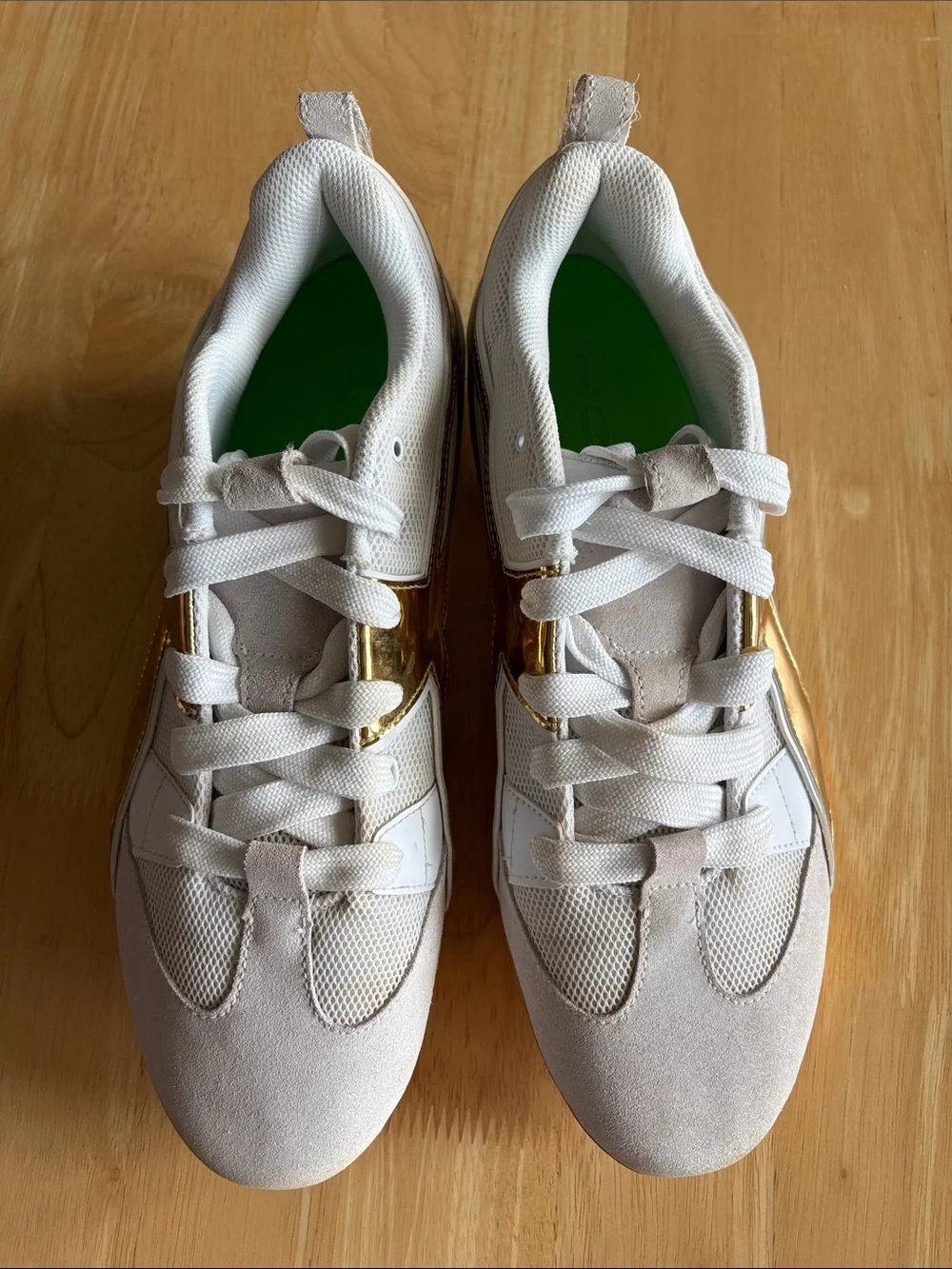 🏈 UA Spotlight HOVR Icon Low Football Cleats. Gold and White. Size 11. EUC
